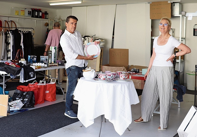 Wenn Garagen zu einem Flohmarkt werden.Bilder: Isabel Steiner Peterhans