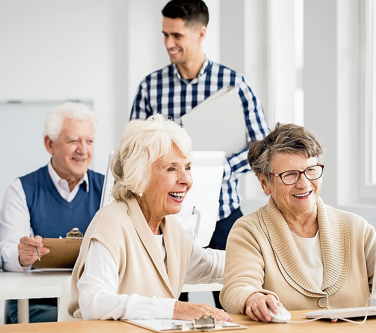 In der Region werden viele Computerkurse für Seniorinnen und Senioren angeboten.Bild: Katarzyna Bialasiewicz Photographee.eu