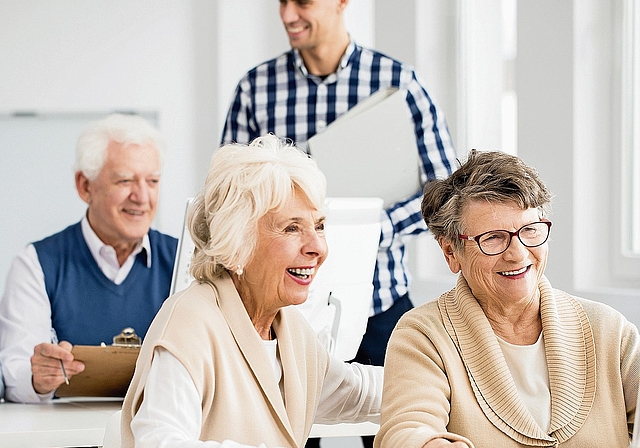 In der Region werden viele Computerkurse für Seniorinnen und Senioren angeboten.Bild: Katarzyna Bialasiewicz Photographee.eu
