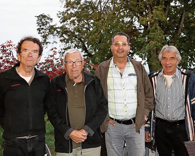 Von links: Werner Huber, Peter Bircher, beide Gründungsmitglieder der IG Vierlinden, Jürg Rensch, Eigentümer des Landgasthofs Vierlinden, und Nik Rüttimann, Präsident der IG Vierlinden.Bilder: Isabel Steiner Peterhans Von links: Werner Huber, Peter Bircher, beide Gründungsmitglieder der IG Vierlinden, Jürg Rensch, Eigentümer des Landgasthofs Vierlinden, und Nik Rüttimann, Präsident der IG Vierlinden.Bilder: Isabel Steiner Peterhans