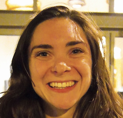 Dominique Wilk, Basel: «Ich verbringe hier einen schönen Abend mit meinem Vater. Wir kamen halb spontan her und fanden zum Glück noch Platz. Der Ort ist sehr toll und bietet ein spezielles Erlebnis, egal ob bei Konzerten oder beim feinen Brunch.» Dominique Wilk, Basel: «Ich verbringe hier einen schönen Abend mit meinem Vater. Wir kamen halb spontan her und fanden zum Glück noch Platz. Der Ort ist sehr toll und bietet ein spezielles Erlebnis, egal ob bei Konzerten oder beim feinen Brunch.»