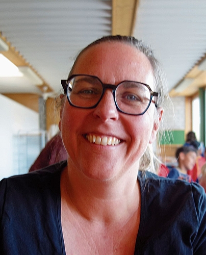 Martina Kamenka, Hendschiken: «Meine Tochter bastelt sehr gern, deshalb sind wir sicher das fünfte oder sechste Mal hier. Es gibt immer tolle Ideen, gerade für die Weihnachtszeit kann sie herzige Geschenke basteln. Ich plaudere derweil mit anderen Martina Kamenka, Hendschiken: «Meine Tochter bastelt sehr gern, deshalb sind wir sicher das fünfte oder sechste Mal hier. Es gibt immer tolle Ideen, gerade für die Weihnachtszeit kann sie herzige Geschenke basteln. Ich plaudere derweil mit anderen Eltern.»