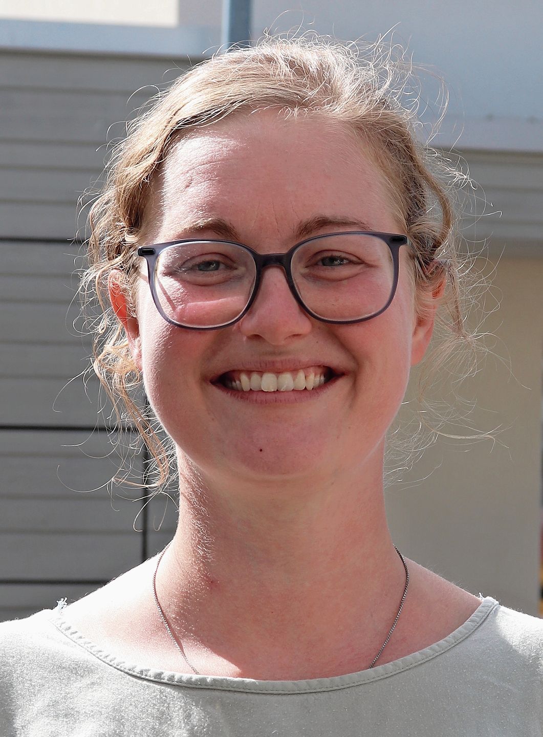 Annika Brönnimann, Scherz: «Wir haben doch alle zu viele Waren zu Hause. So kam mir und meiner Kollegin Bettina Eckmann die Idee, einen Garagenflohmarkt zu organisieren. Er ist eine gute Gelegenheit, neue Leute kennenzulernen.» Annika Brönnimann, Scherz: «Wir haben doch alle zu viele Waren zu Hause. So kam mir und meiner Kollegin Bettina Eckmann die Idee, einen Garagenflohmarkt zu organisieren. Er ist eine gute Gelegenheit, neue Leute kennenzulernen.»