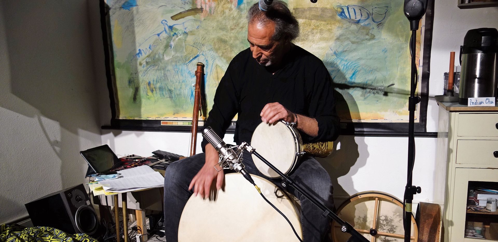 Musiker Hamid Khadiri aus Marokko spielte teilweise mehrere Instrumente gleichzeitig. Bild: MG Musiker Hamid Khadiri aus Marokko spielte teilweise mehrere Instrumente gleichzeitig. Bilder: MG