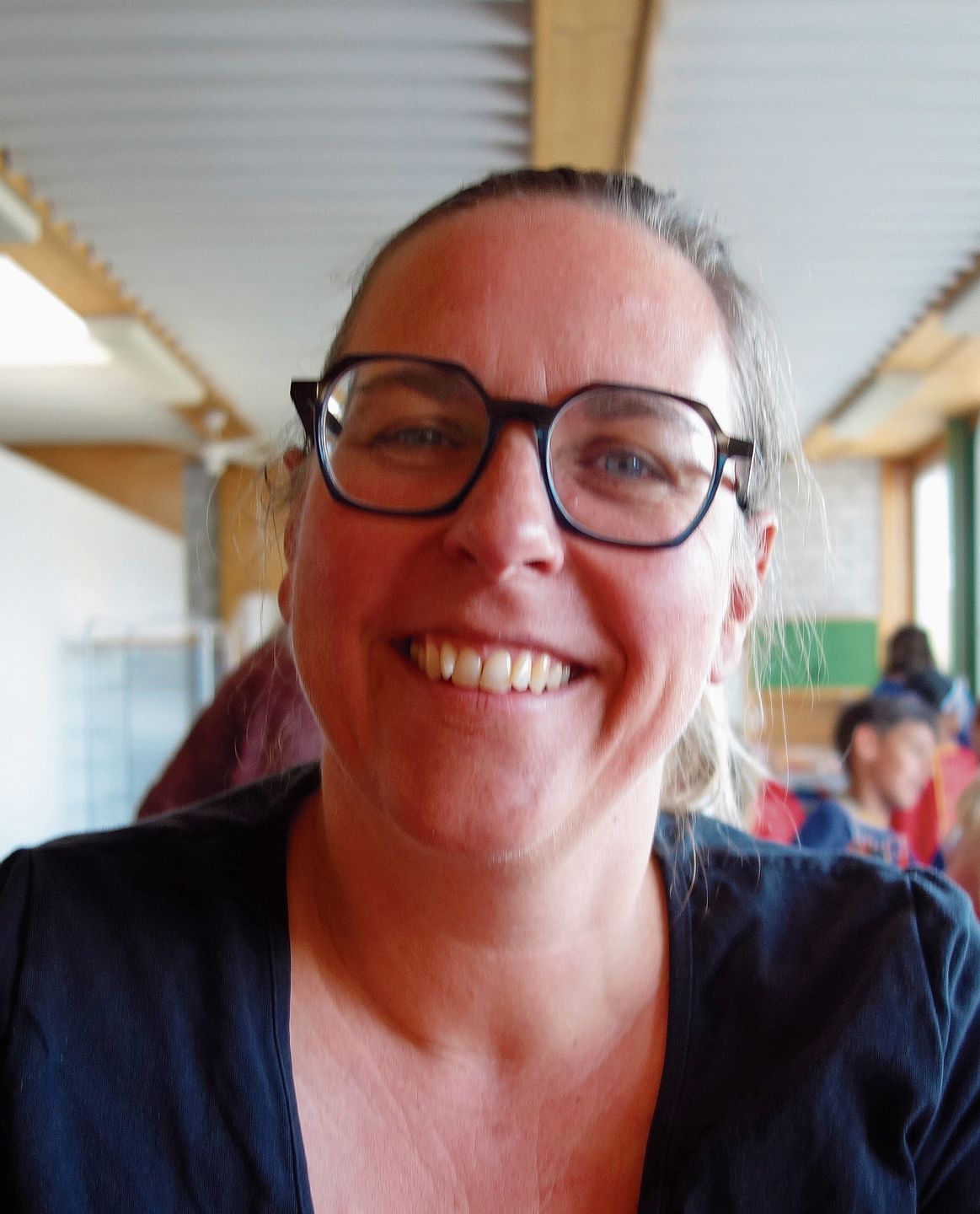 Martina Kamenka, Hendschiken: «Meine Tochter bastelt sehr gern, deshalb sind wir sicher das fünfte oder sechste Mal hier. Es gibt immer tolle Ideen, gerade für die Weihnachtszeit kann sie herzige Geschenke basteln. Ich plaudere derweil mit anderen Martina Kamenka, Hendschiken: «Meine Tochter bastelt sehr gern, deshalb sind wir sicher das fünfte oder sechste Mal hier. Es gibt immer tolle Ideen, gerade für die Weihnachtszeit kann sie herzige Geschenke basteln. Ich plaudere derweil mit anderen Eltern.»